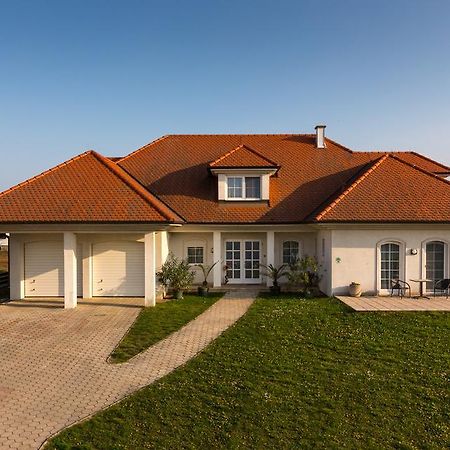 Gaestehaus Wutschitz Antau Exterior photo