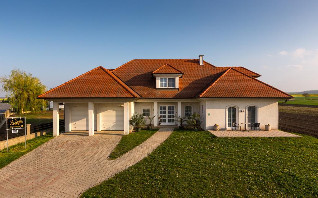 Gaestehaus Wutschitz Antau Exterior photo